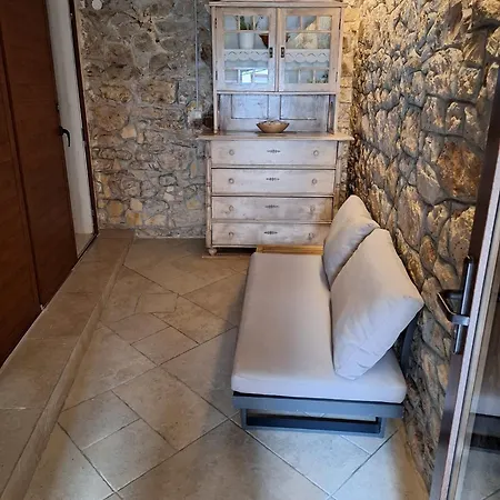 Casa Rustica 펜션 Sukošan